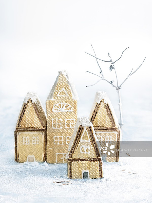 雪地里的威化饼干小屋图片素材
