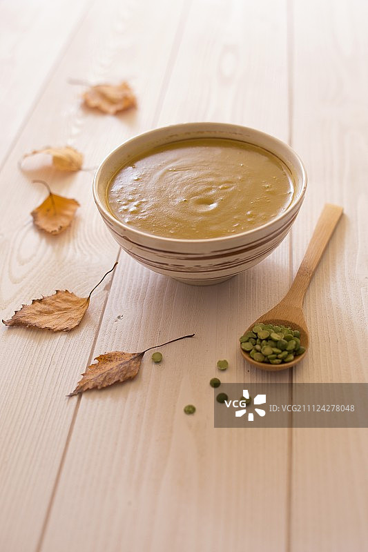 奶油豌豆胡萝卜浓汤图片素材