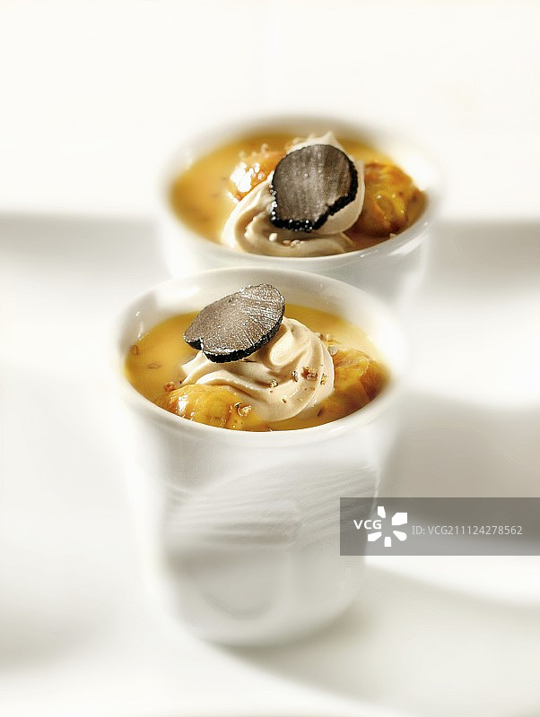 鹅肝与松露片及鹅肝奶油图片素材