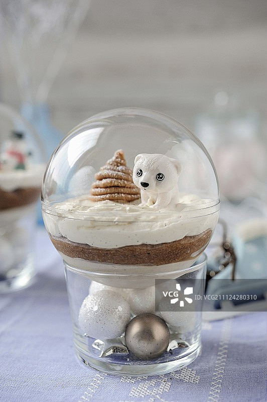 勃朗峰奶油栗子蛋糕图片素材