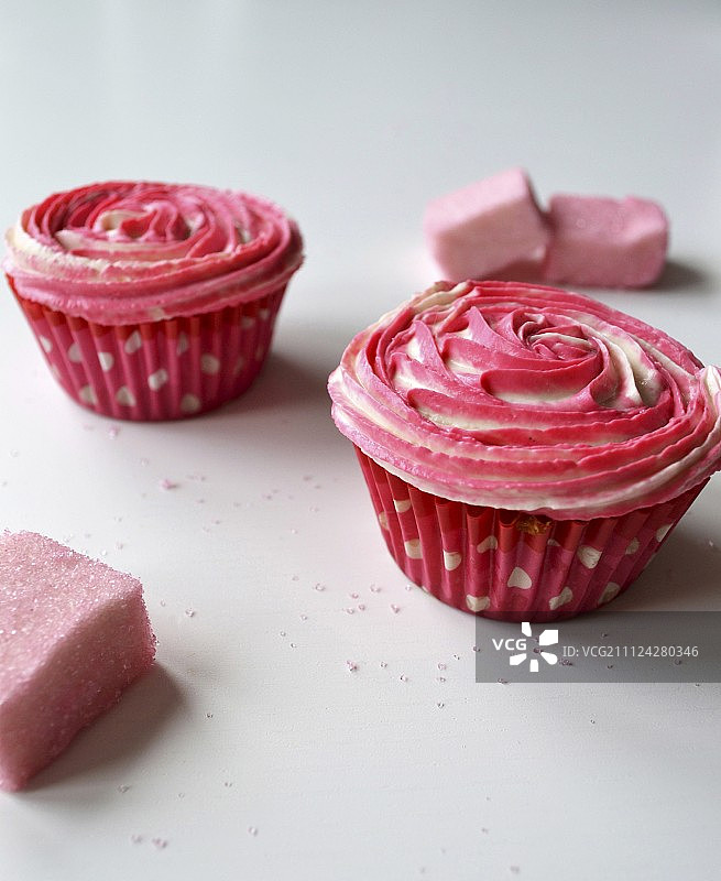 玫瑰纸杯蛋糕图片素材