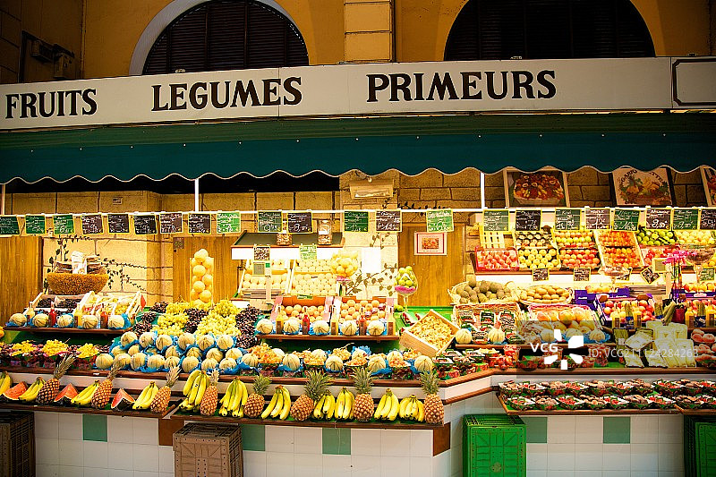 凡尔赛市场的蔬菜水果摊位图片素材