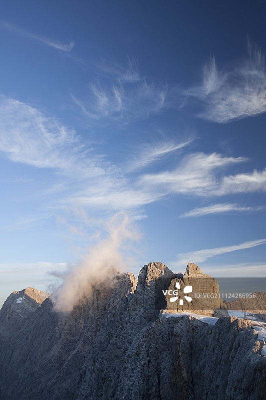 奥地利施蒂利亚山峰蓝天白云美景图片素材