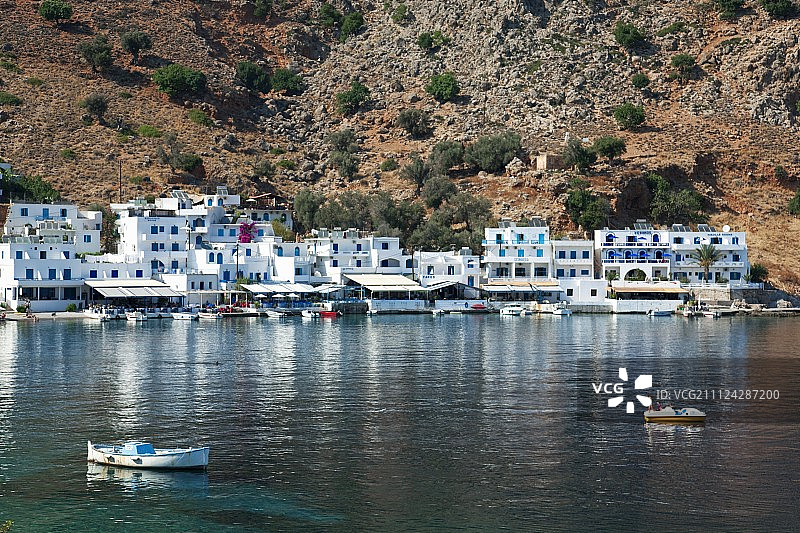 克里特岛卢特罗海湾船只景色图片素材