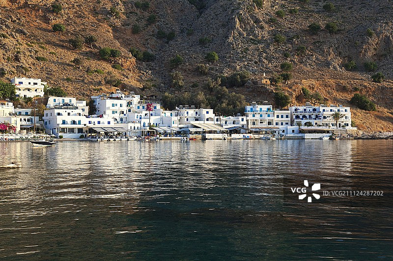 克里特岛卢特罗海湾船只景色图片素材