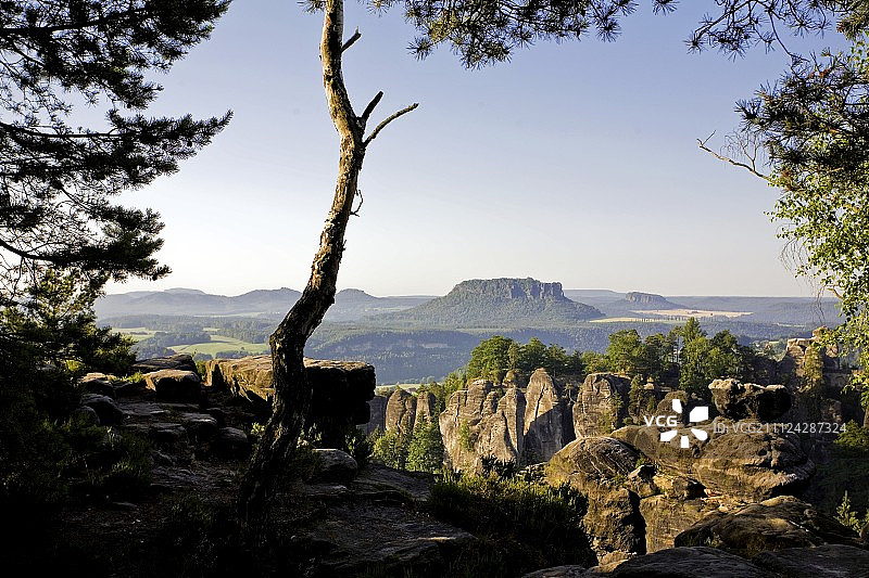 德国萨克森瑞士国家公园岩石山脉景色图片素材