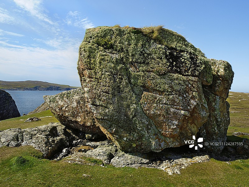 爱尔兰伊尼什博芬岛的巨石与天空背景图片素材
