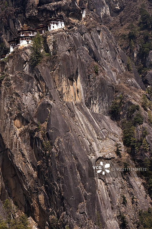 不丹喜马拉雅山坡上的虎穴寺图片素材