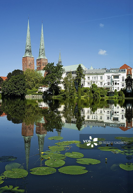 吕贝克主教堂水景，波罗的海沿岸图片素材