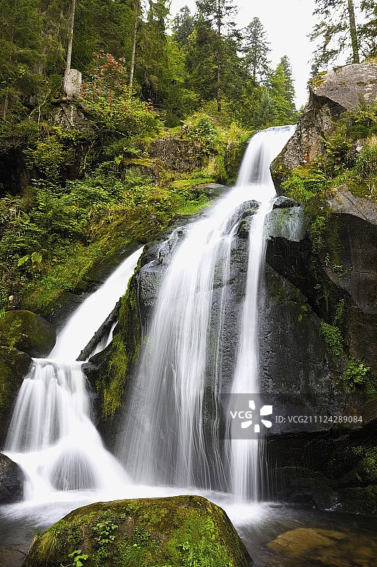 德国巴登-符腾堡州黑森林特里贝格瀑布景色图片素材