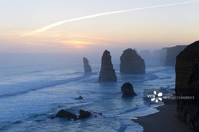 澳大利亚大洋路坎贝尔港国家公园十二使徒岩日出图片素材