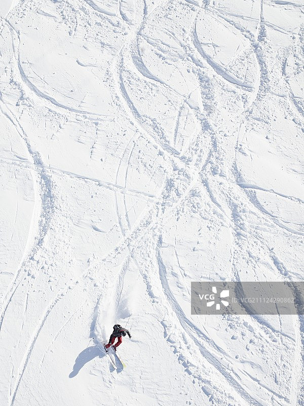 滑雪者在瑞士英格堡铁力士山滑雪图片素材