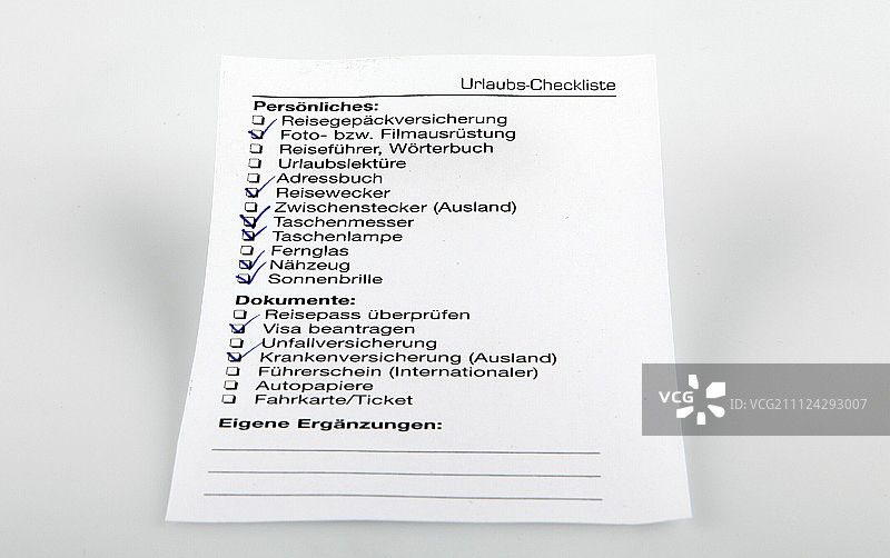 白色背景上的度假旅行清单图片素材
