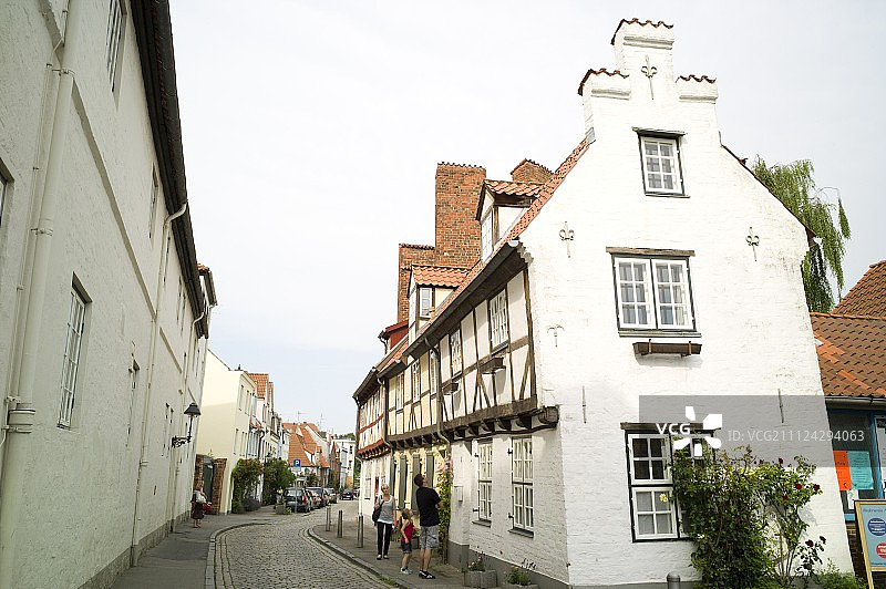 德国石荷州吕贝克的历史住宅小巷图片素材