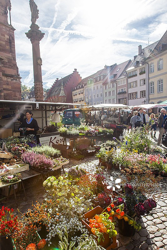 德国弗莱堡明斯特广场花摊一景图片素材