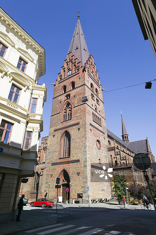 瑞典马尔默圣彼得教堂的低角度视图图片素材