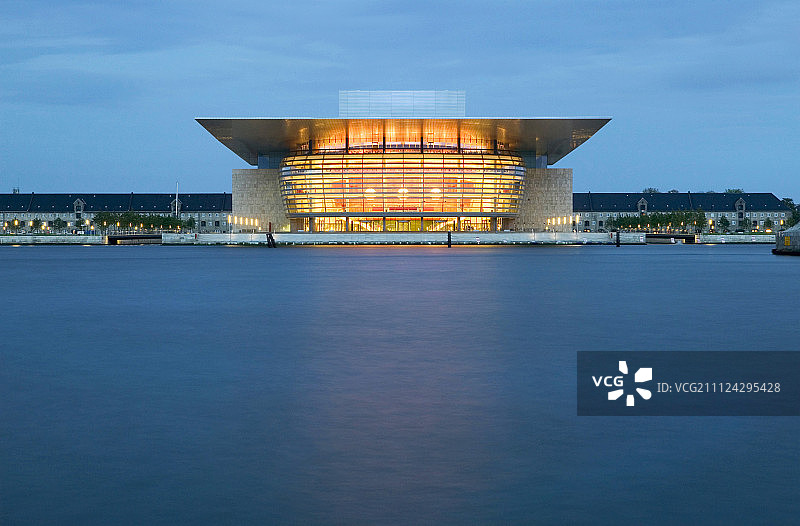 丹麦哥本哈根皇家歌剧院夜景图片素材