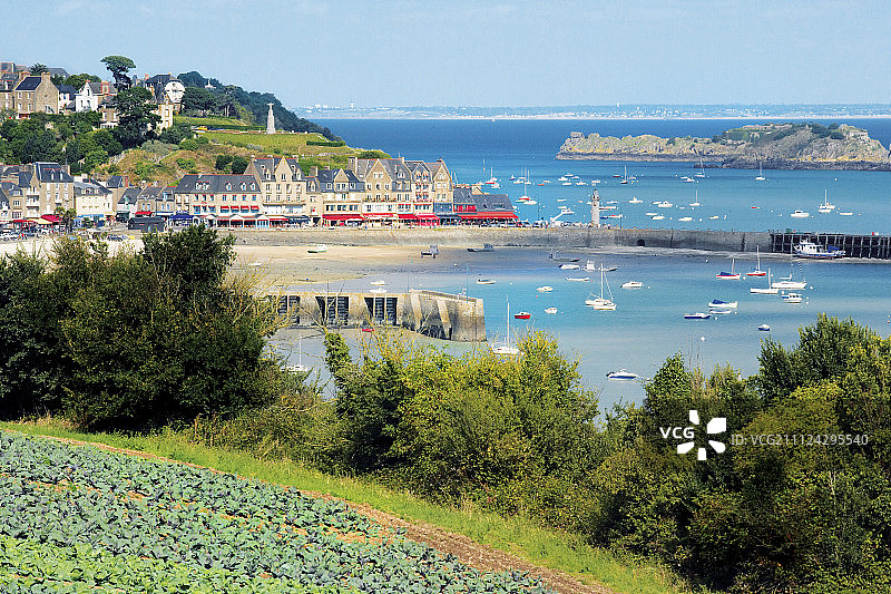 法国布列塔尼 Cancale 港口景色图片素材