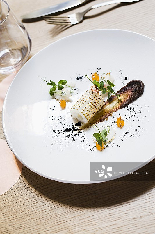 巴黎第12号餐厅：烤洋葱鱿鱼图片素材