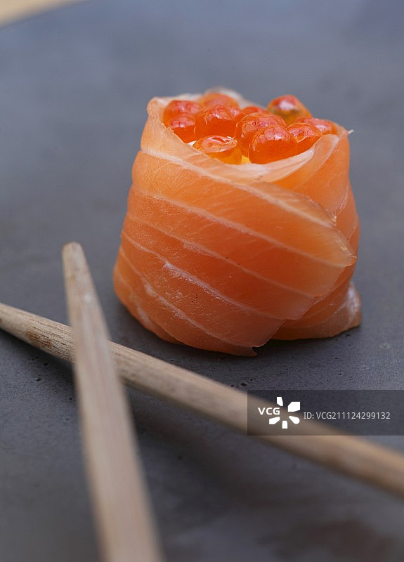 三文鱼籽三文鱼寿司卷图片素材