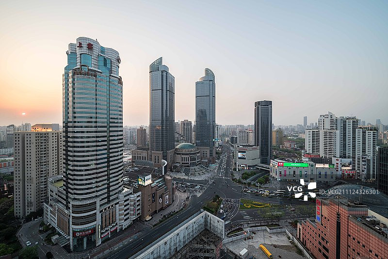 上海港汇广场黄昏风光图片素材