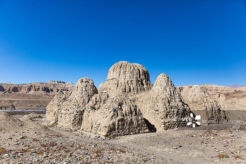 札达县托林寺最老的佛塔图片素材