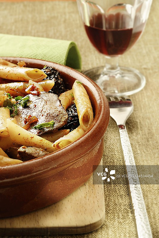 鸡肝西梅通心粉图片素材