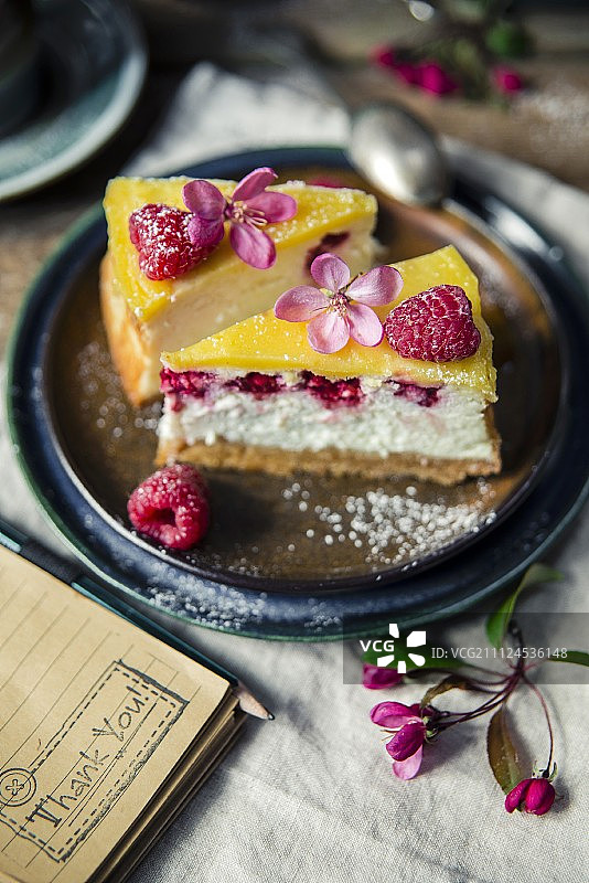 覆盆子柠檬凝乳芝士蛋糕图片素材