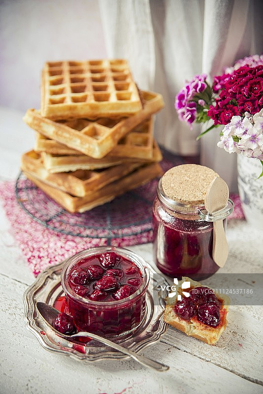樱桃、樱桃酱、水果酱、华夫饼、夏季水果、红色甜点图片素材