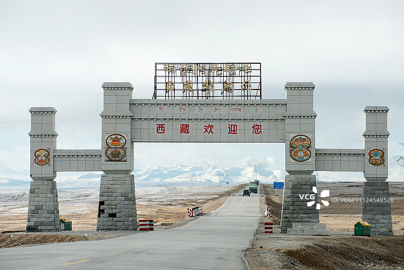 西藏北大门公路图片素材