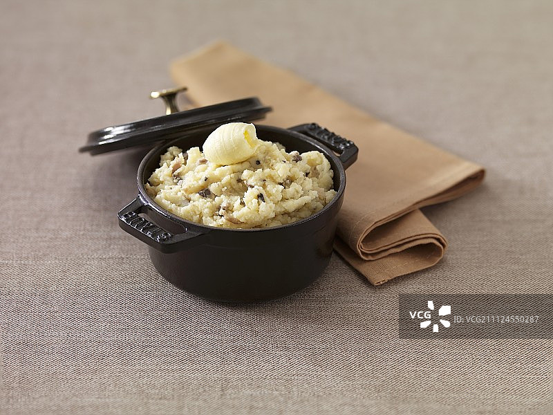 松露土豆泥迷你铸铁砂锅图片素材