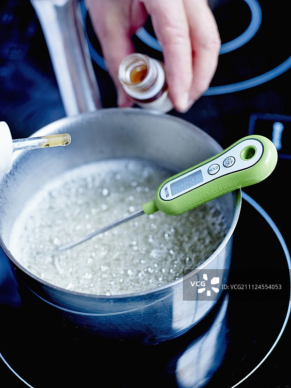 加入佛手柑精华图片素材