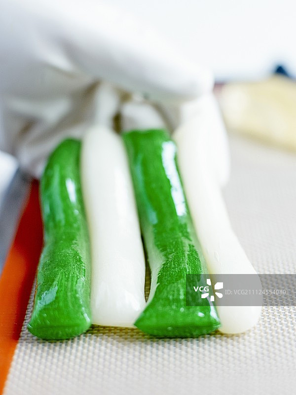 四根香肠并排粘在一起图片素材