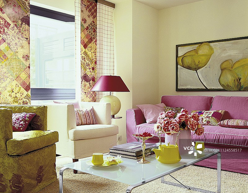 带有粉色沙发的客厅图片素材