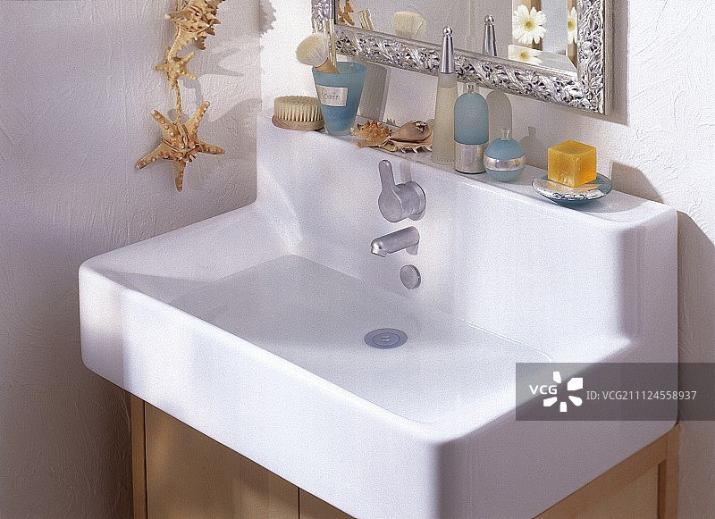 白色瓷水槽特写图片素材