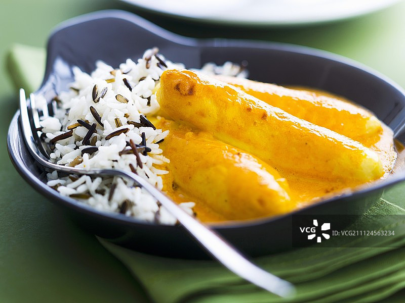 南图瓦酱梭鱼丸配白米和野生稻图片素材