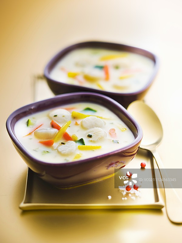 扇贝蔬菜砂锅，蒙巴兹illac酱图片素材