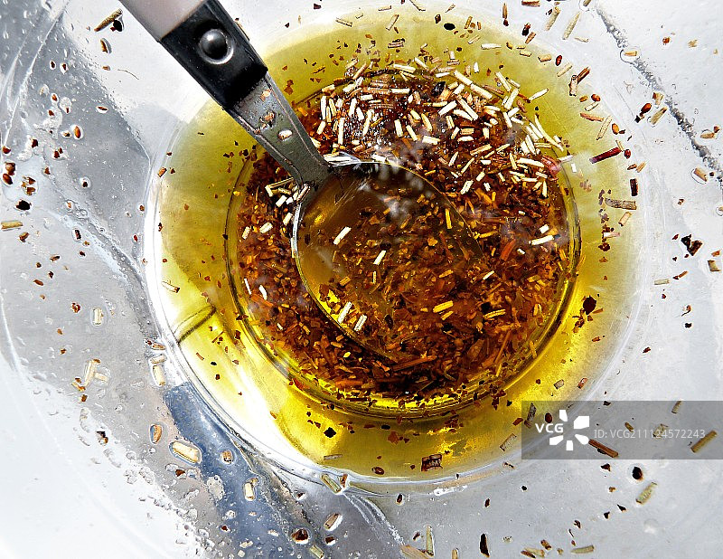 普罗旺斯香草油醋汁特写图片素材