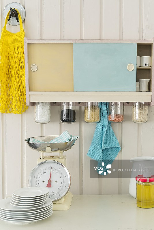 用作调味品架的壁架图片素材