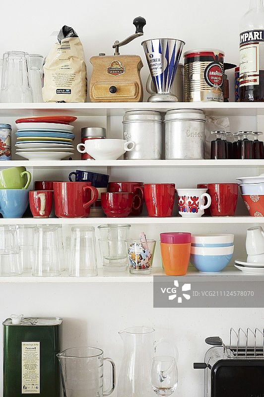 学生合租房的厨房架子图片素材