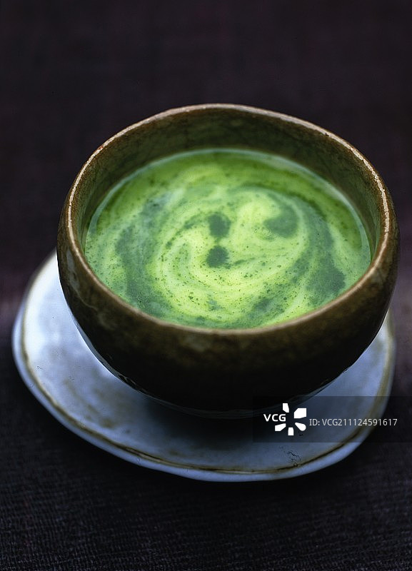 乡村碗中土豆豆瓣菜汤特写图片素材