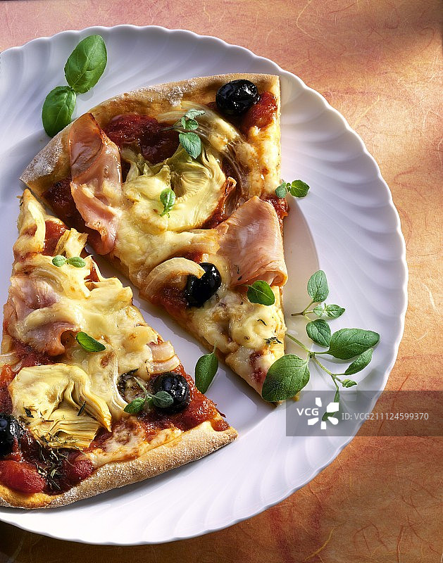 朝鲜蓟披萨切片图片素材