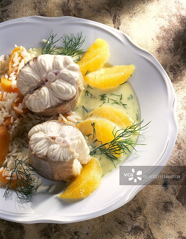 海鳗橙汁胡萝卜米饭配莳萝特写图片素材