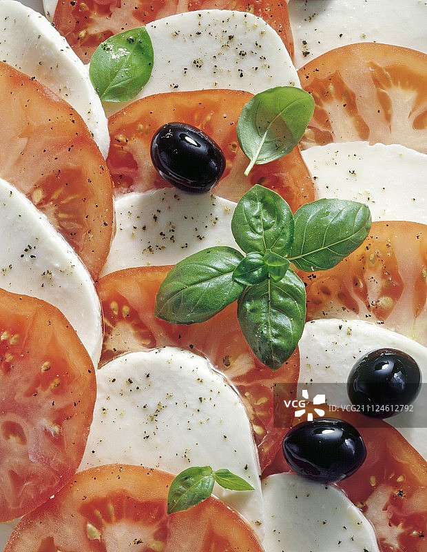 马苏里拉奶酪橄榄番茄切片特写图片素材