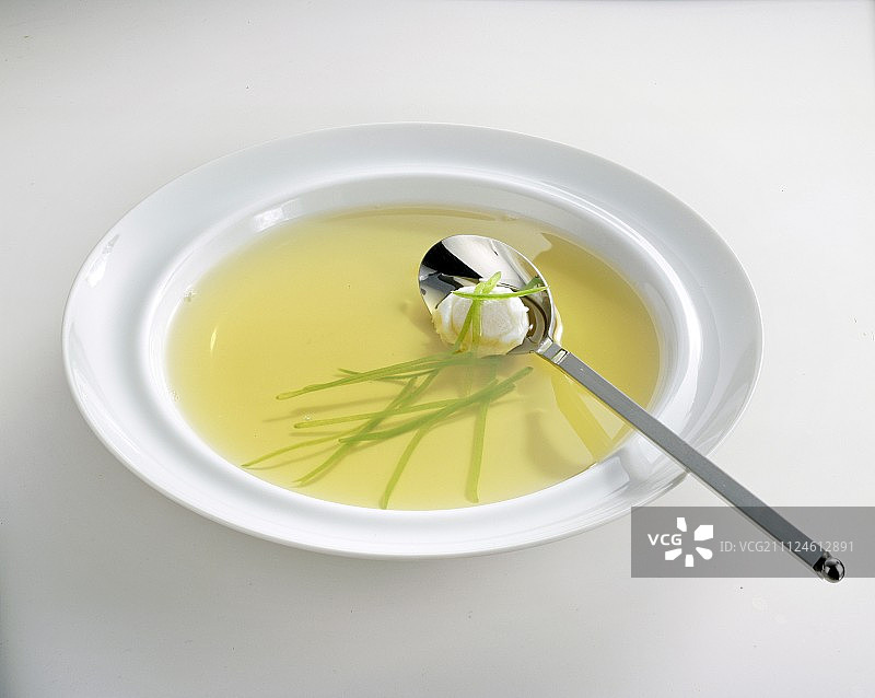 盘中温泉鹌鹑蛋肉汤图片素材