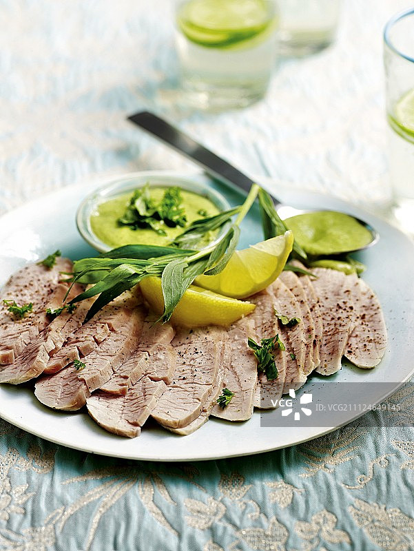 香草朝鲜蓟奶油火鸡图片素材