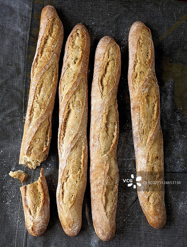 四根法棍面包图片素材