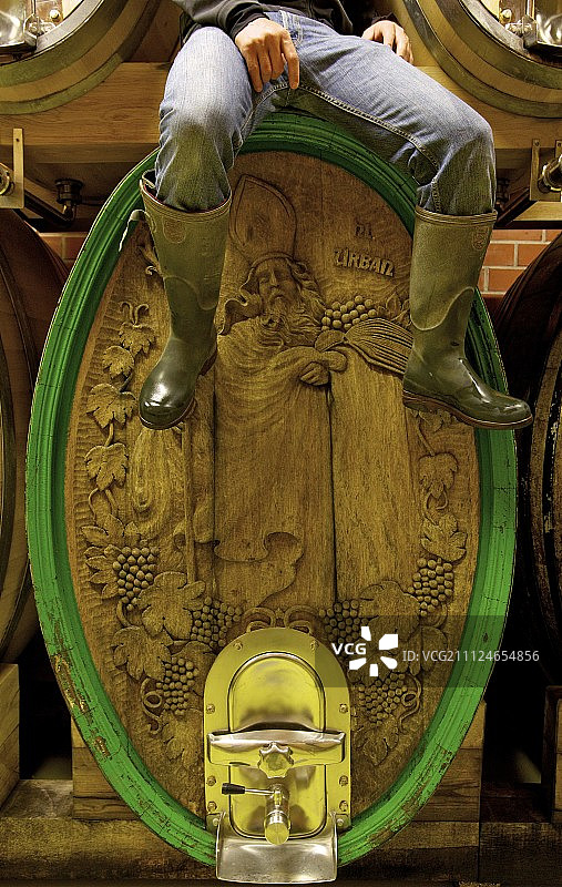 装饰的葡萄酒桶图片素材