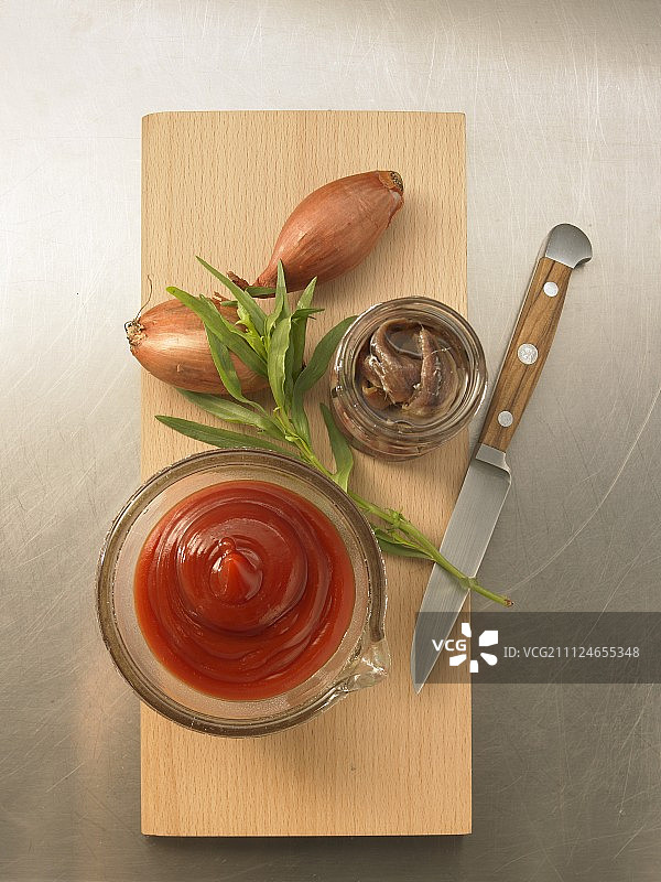 用于制作巴黎咖啡酱的砧板食材图片素材