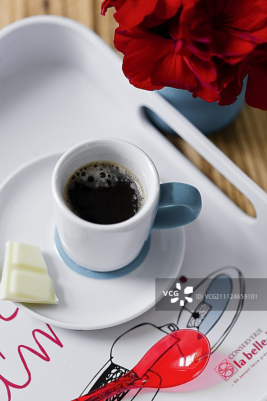 带茶托的茶杯中的意式浓缩咖啡图片素材
